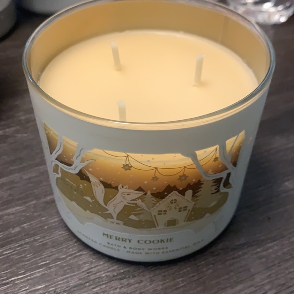 Bath and body works 3 wick candle merry cookie - Picture 2 of 2